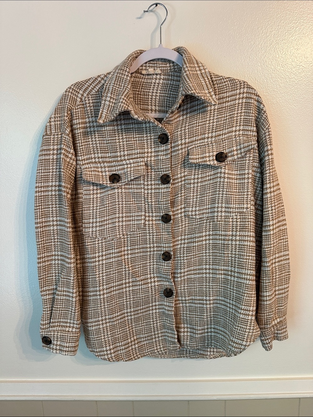 LA MIEL Beige and Cream Plaid Button-Up Jacket/Shacket Size Small